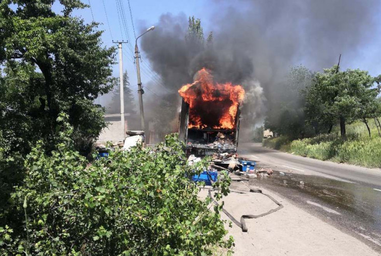 В Кривом Роге сгорел полный прицеп с пос…