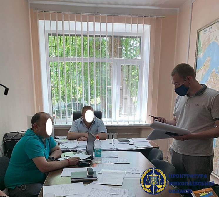 У Миколаєві на хабарі затримали начальни…