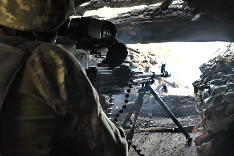 Война на Донбассе: Боевики ранили украин…