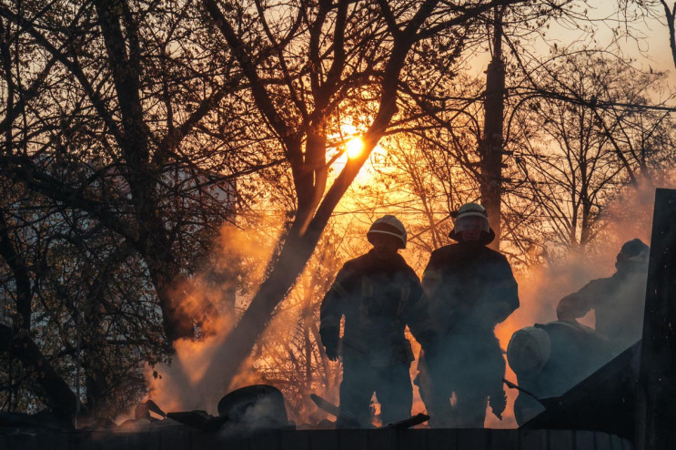 На столичній площі Шевченка на світанку…