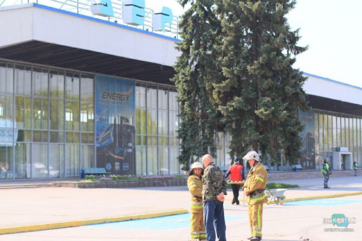 Аеропорт Дніпра евакуювали через загрозу…