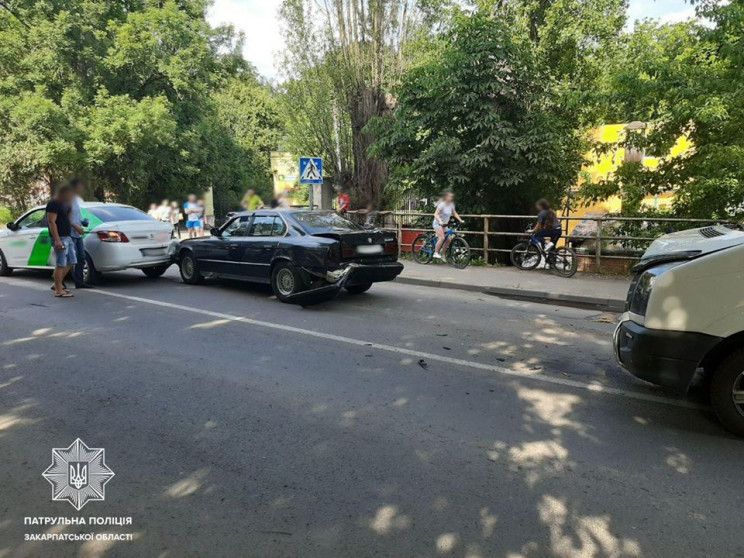 В Ужгороді зіштовхнулися одразу три авто…