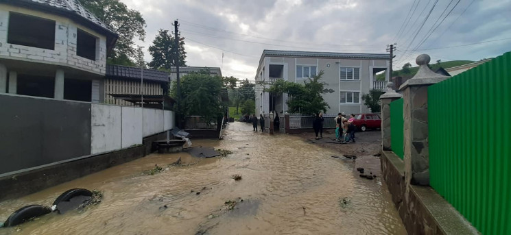 Село на Рахівщині "тонуло" через захаращ…