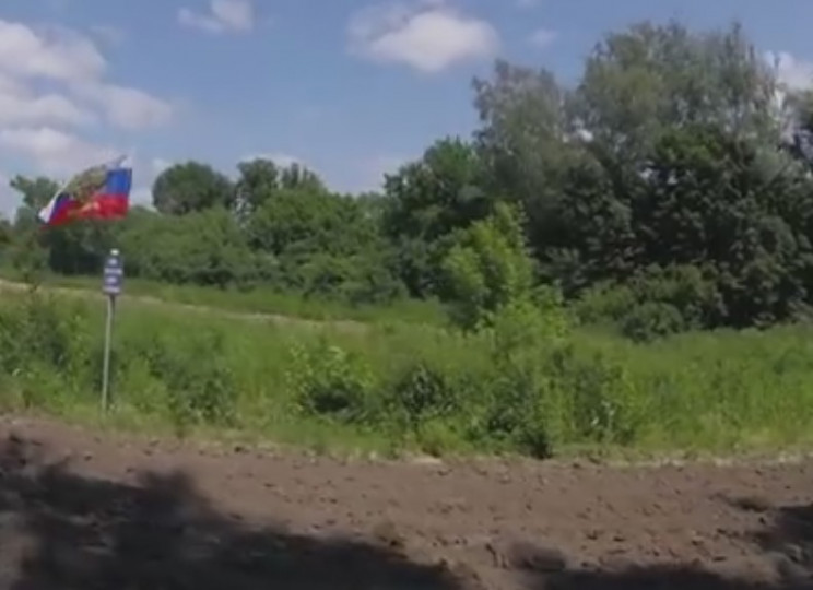 В селе на Сумщине установили флаг России…