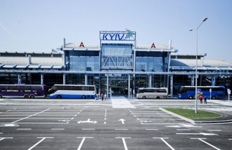 Аеропорт "Київ" знову скасував більшість…
