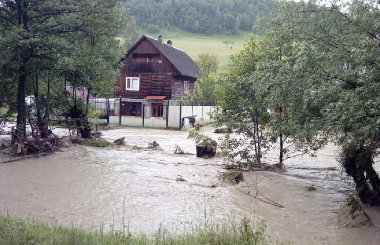 Рахівщину продовжує "змивати"…