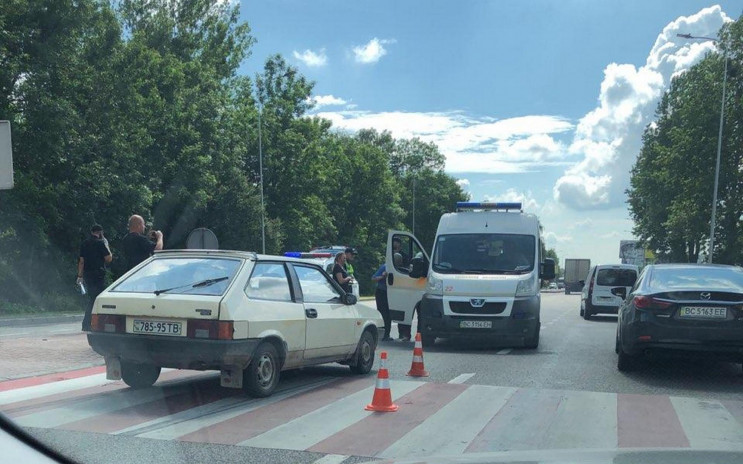У Львові автомобіль збив людину (ФОТО)…