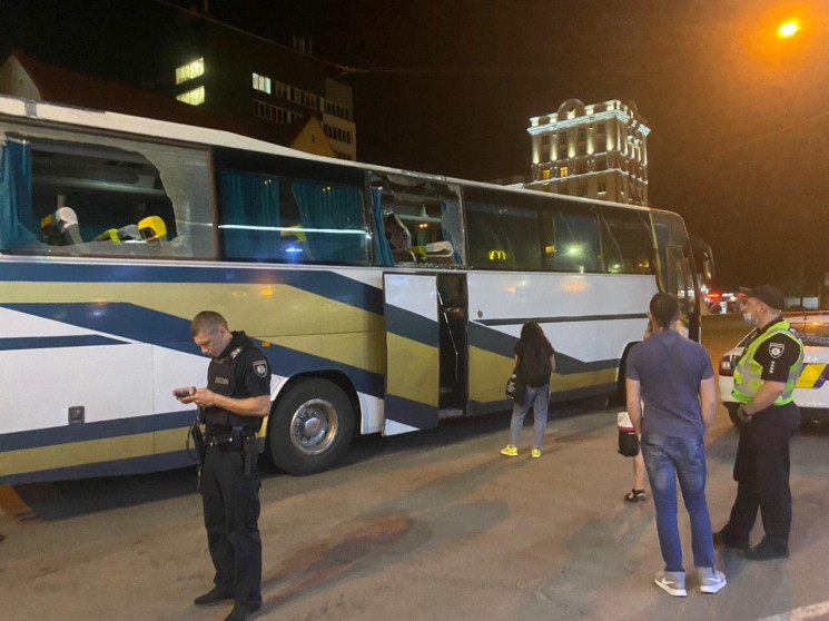 В Харькове автобус со сторонниками парти…