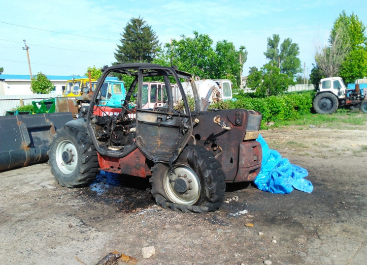 На Херсонщині вщент згорів трактор…