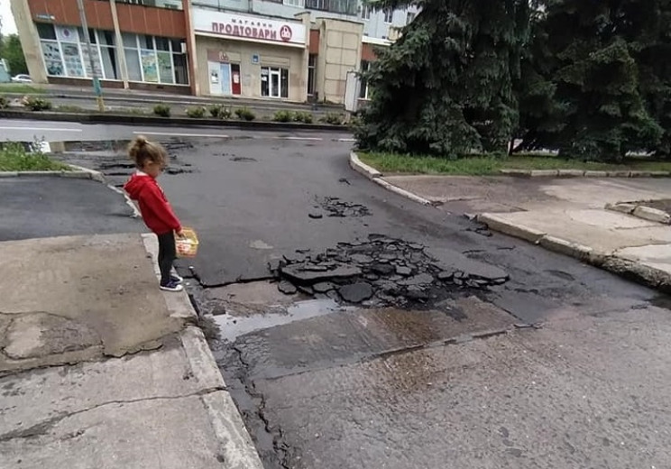 В городе на Николаевщине асфальт "поплыл…