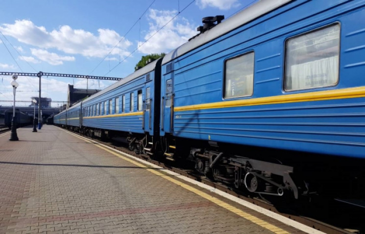 На Пасху почти все билеты на поезд "Киев…