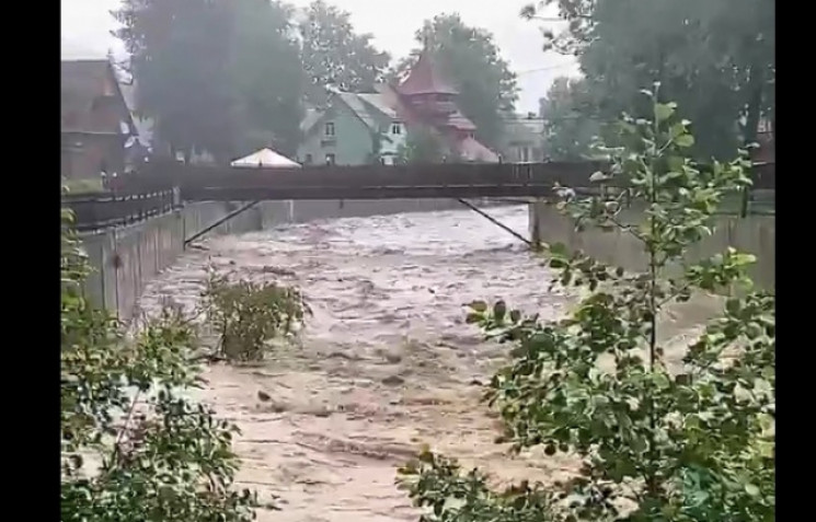 На Закарпатті рівень води у річках продо…