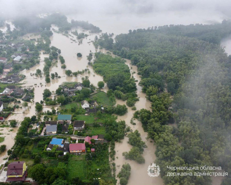 Потоп на Буковине: Появились фото и виде…