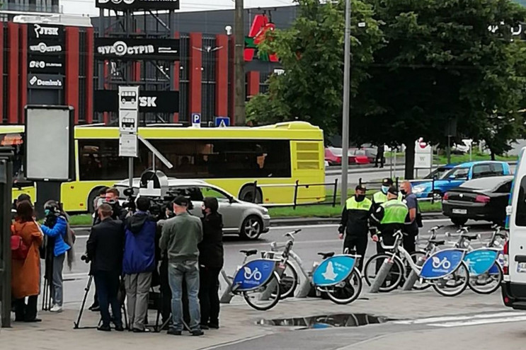 У Львові поліція висаджує стоячих пасажи…