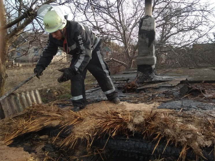 На Херсонщині з палаючого будинку врятув…