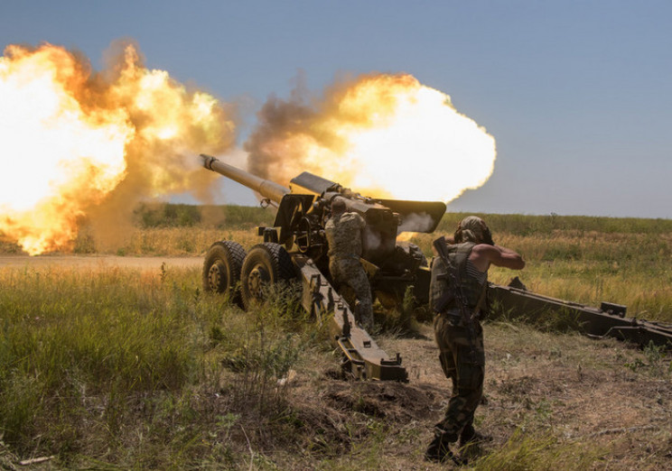 Украинские военнослужащие на Донбассе ун…