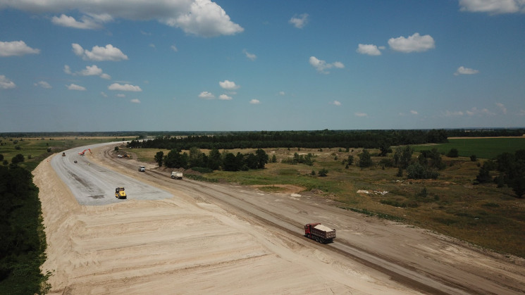 На Дніпропетровщині цілодобово будують д…