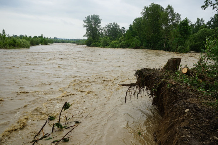 Из-за паводка на Западной Украине подтоп…