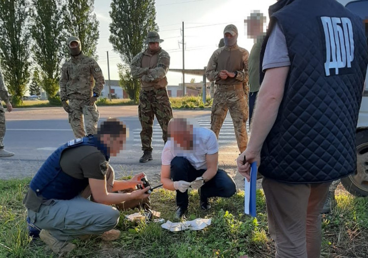Прилад нічного бачення та торбу набоїв х…