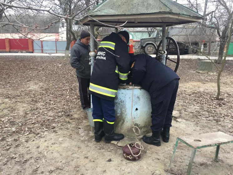 У Вінниці пенсіонер ремонтував криницю і…