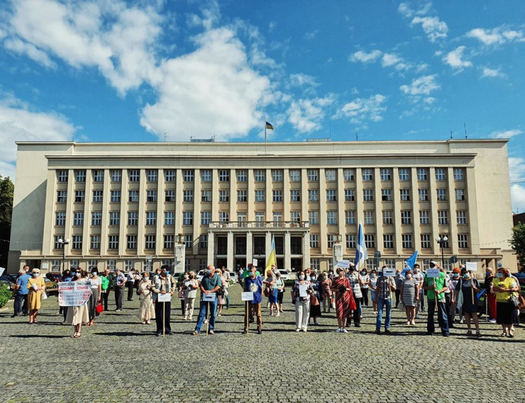 В Ужгороді представники профспілок вийшл…