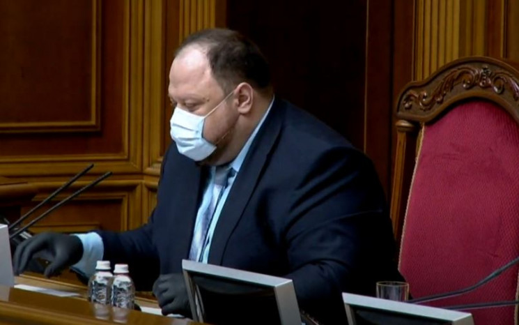Стефанчук отчитал депутатов без масок…