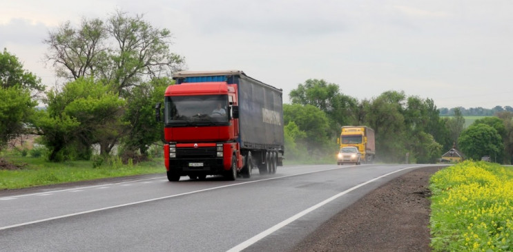 Фурам із значним вантажем заборонили вде…