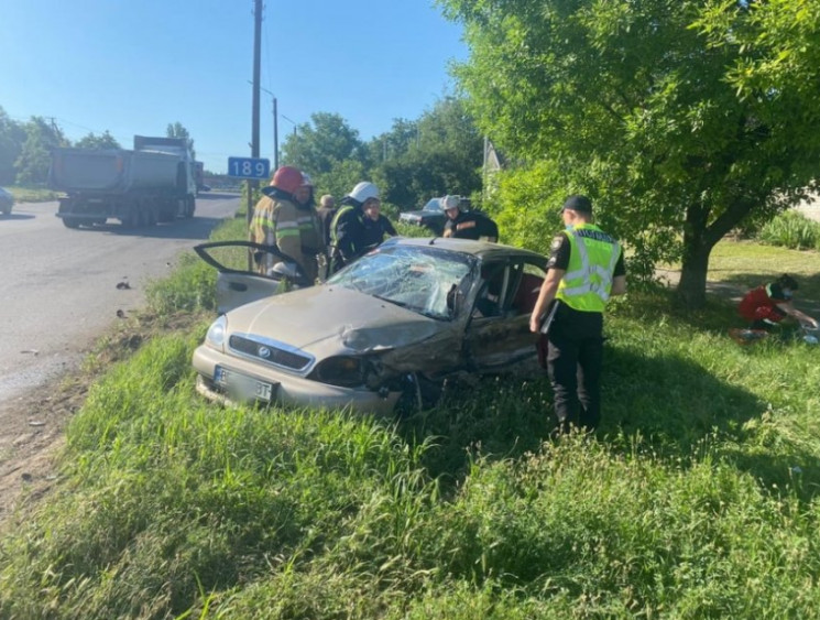 На Николаевщине столкнулись два автомоби…