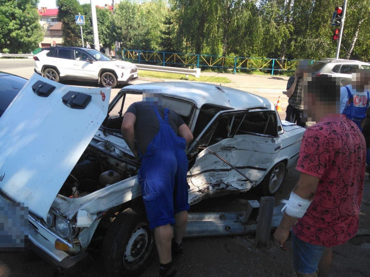 У Хмельницькому перед мостом сталася ДТП…