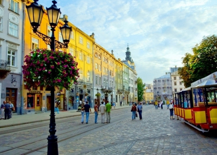 Чому у Львові обмежили роботу кафе і рес…