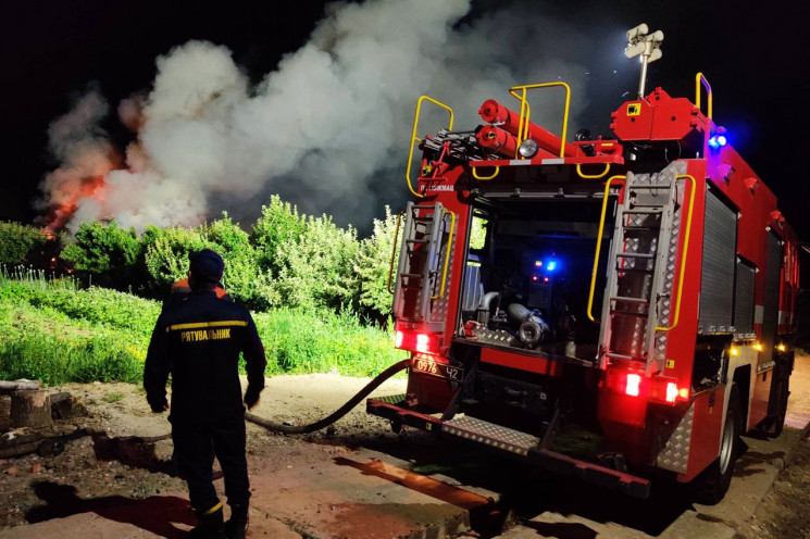 Три пожежних машини та 13 рятувальників…
