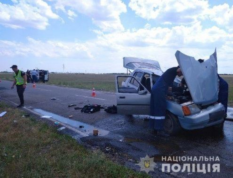 Мотоцикл влетел в легковушку: В ДТП на Х…