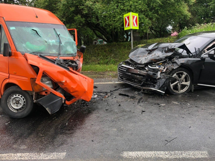 Хмельницький бус і закарпатське авто: В…