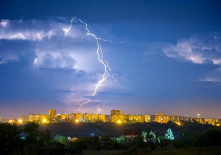 В Україні оголосили штормове попередженн…