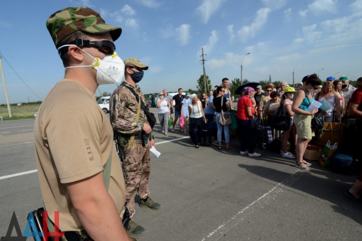 Відкриття КПВВ з боку "ДНР": У черзі сот…