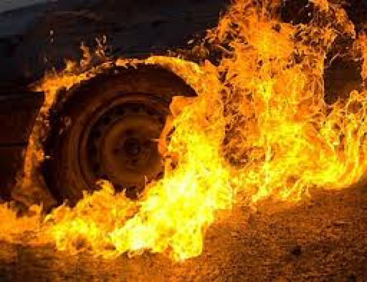На Тернопільщині вночі згоріло два автом…