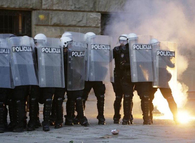 После протестов в Сербии передумали ввод…
