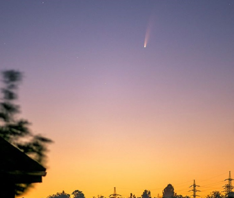 Под Днепром наблюдали яркую комету…