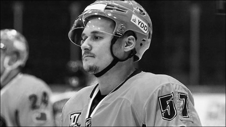 На России умер 23-летний хоккеист, жалоб…