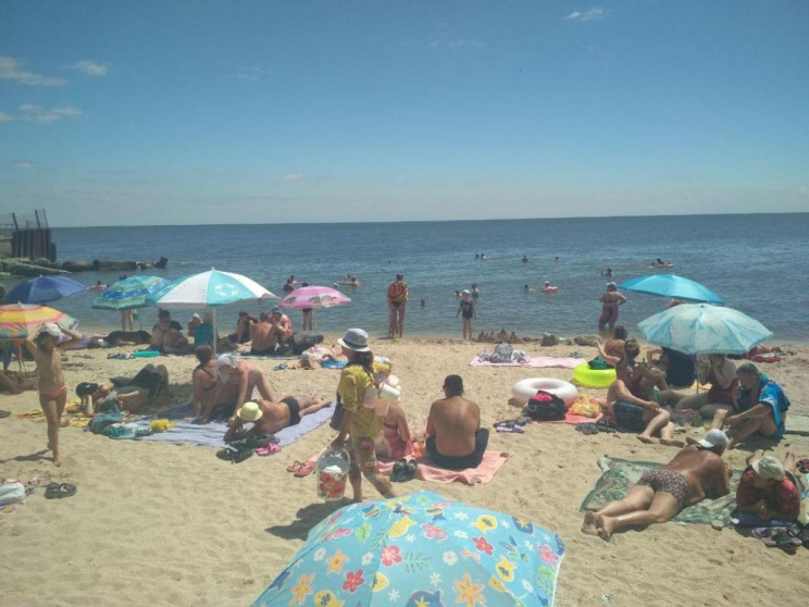Курорт "ДНР": У Сєдовому за пляжами пиль…