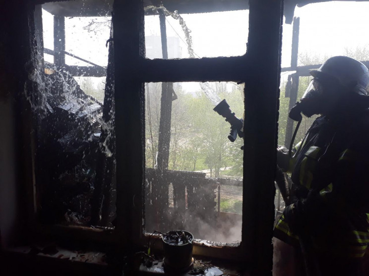В Запорожье дотла сгорел балкон в кварти…
