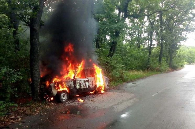 На Дніпропетровщині у лісі згоріла автів…