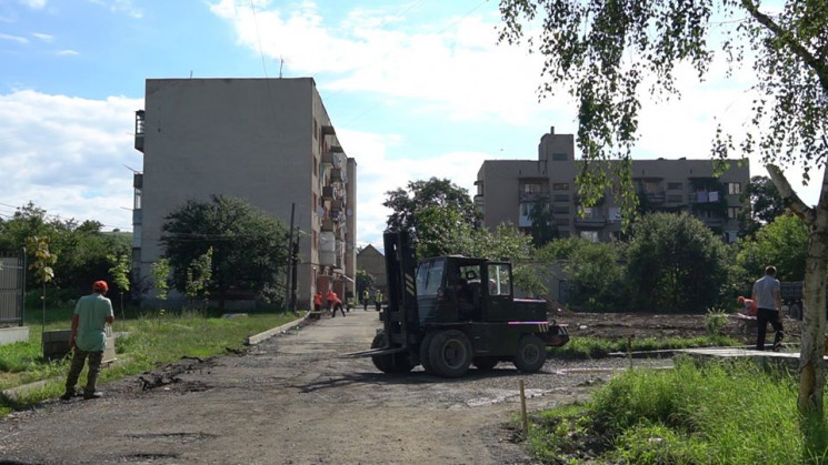 У Мукачеві на ремонт дворів виділили 6,5…