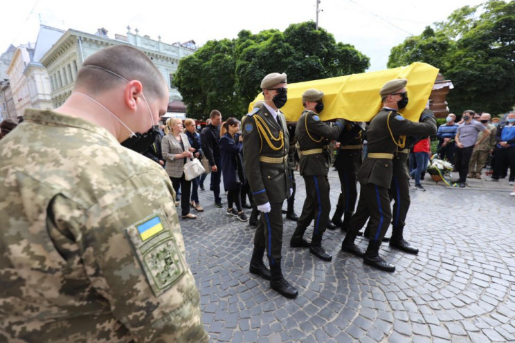 Во Львове попрощались с Тарасом Матвиевы…