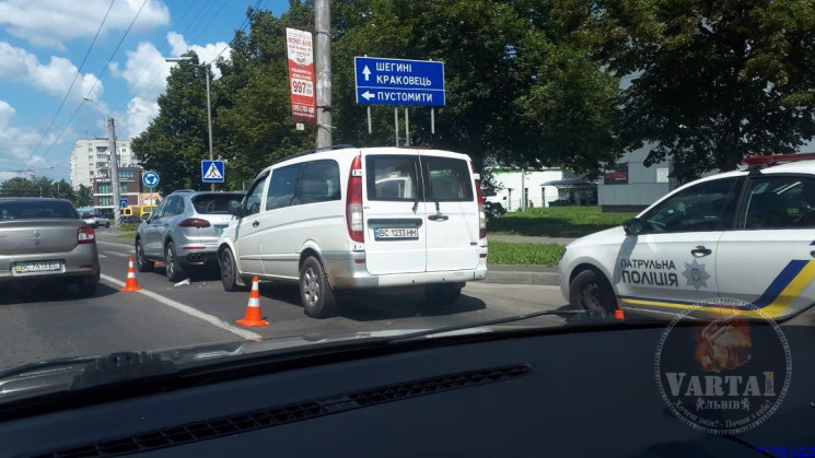 У Львові через ДТП зупинився рух транспо…