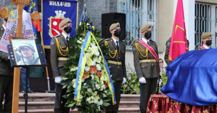 На Львівщині попрощались із Героєм Украі…