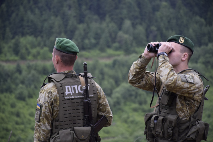 На кордоні з Росією затримали іноземця,…