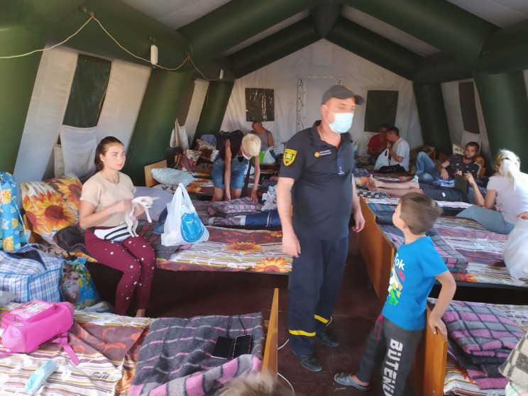Не пустили в "ДНР": На КПВВ в палатке по…