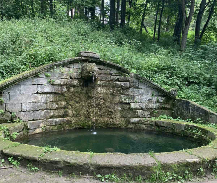 Вторым древнейшим в Украине фонтаном в Т…