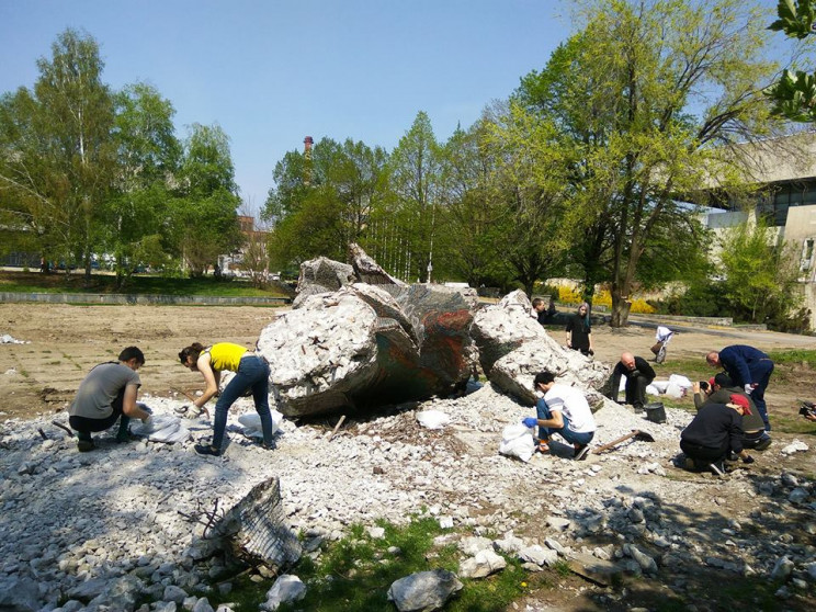 Мешканці Дніпра збирали мозаїку з залишк…